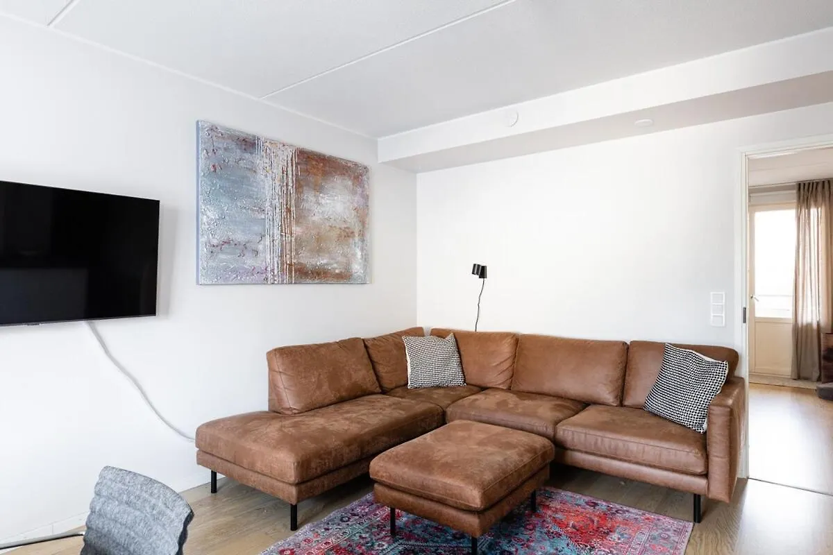 Lovely Two Bedroom Apartment Close To Metro 헬싱키