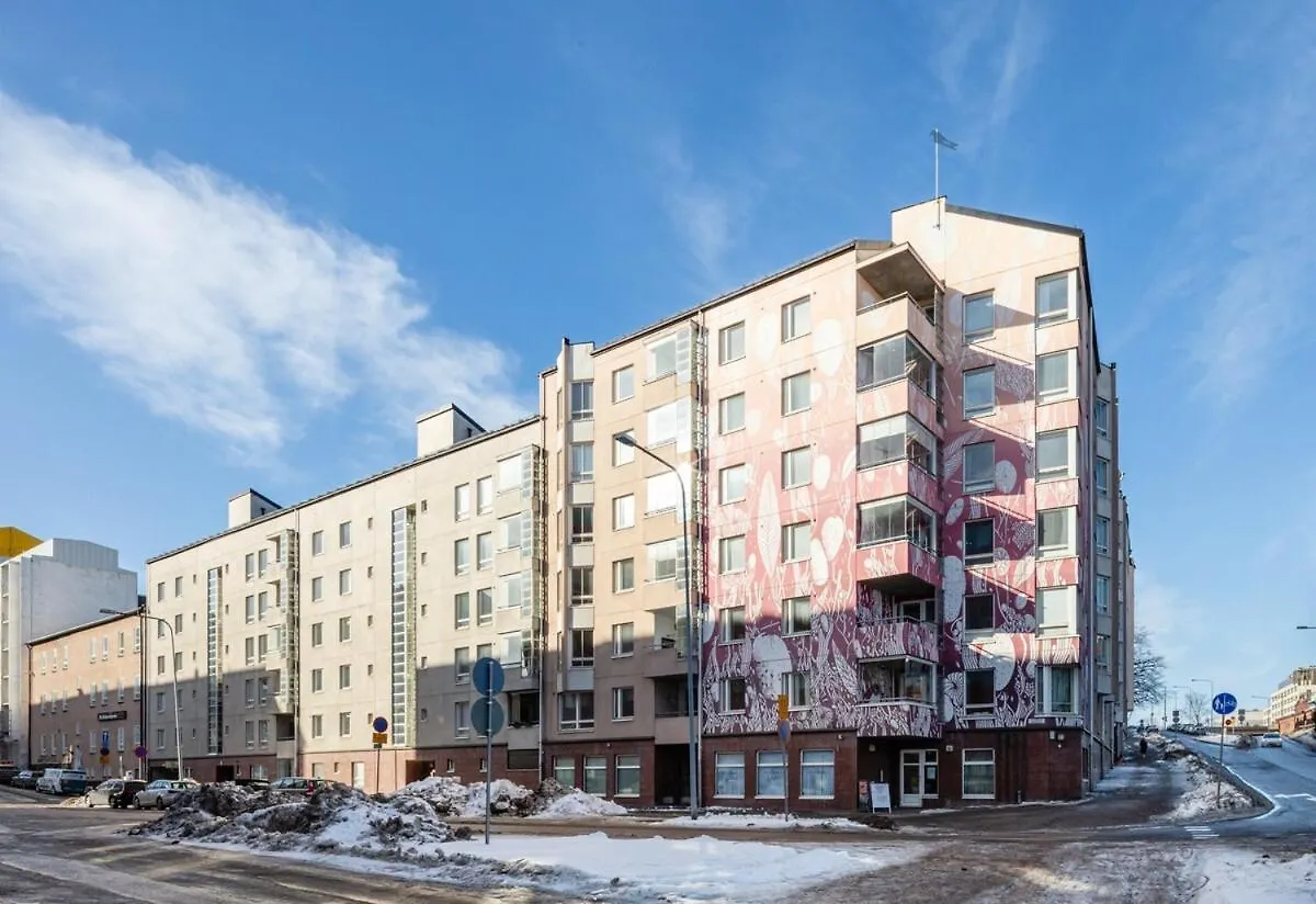 Lovely Two Bedroom Apartment Close To Metro Helsinki